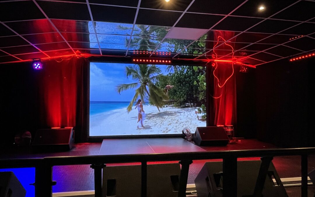 Cherry don club – ecran de scène