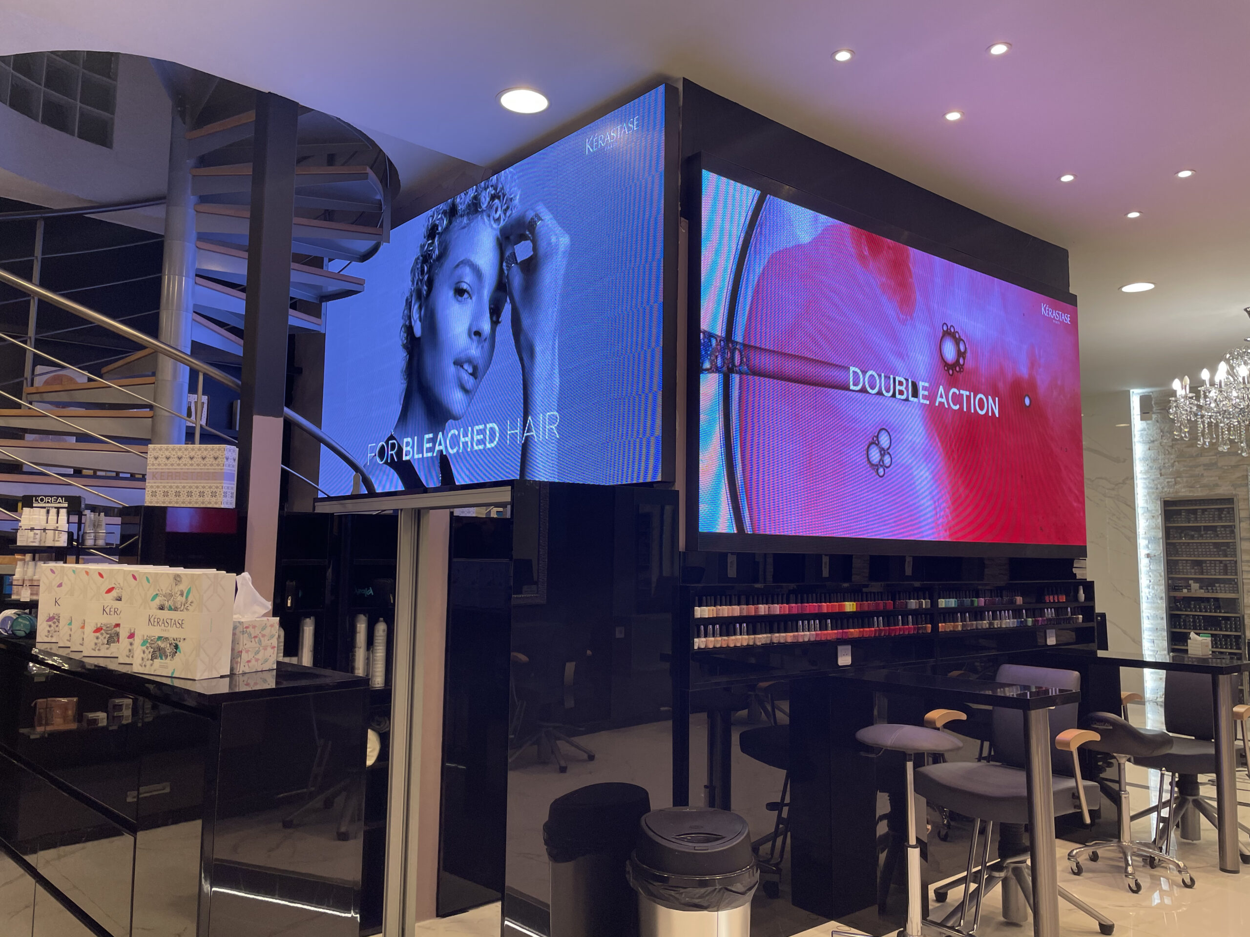 Ecran LED Salon de coiffure The Cutting Shop affichage dynamique commerce boutique